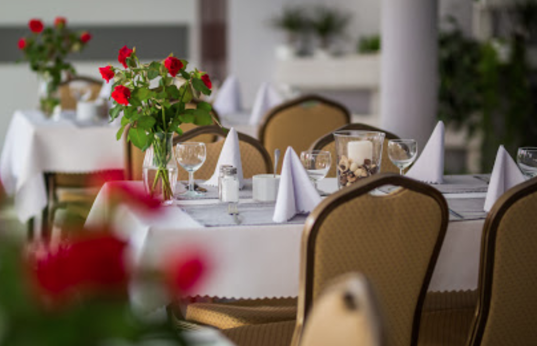 Restauracja "Cztery Pory Roku" w Hotelu nad Mrogą